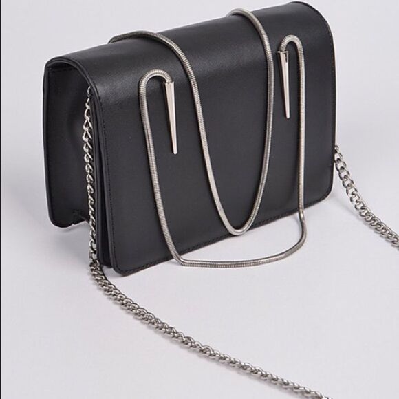 White Unique Chain Clutch - Picture 5 of 9